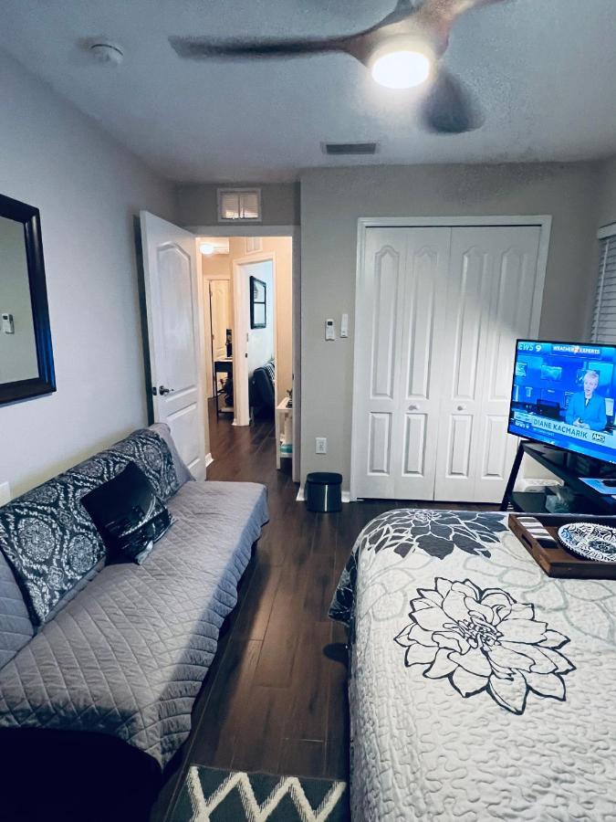Ruskin Fl Private 2 Bdrm 1 Bath Suite Common Areas Shared With Host And Cat Buitenkant foto